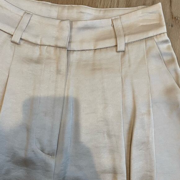 Pixie Market pleated off white high waisted shorts XS - Picture 2 of 5